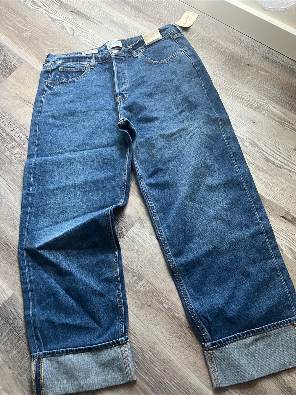 Universal Thread Mid-Rise 90’s Baggy Jeans in Dark Blue Wash